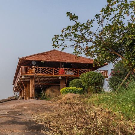 ホテル Leo Woods Hampi River View エクステリア 写真