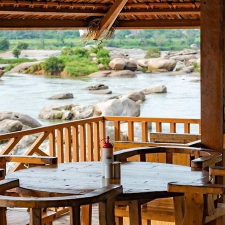 ホテル Leo Woods Hampi River View エクステリア 写真
