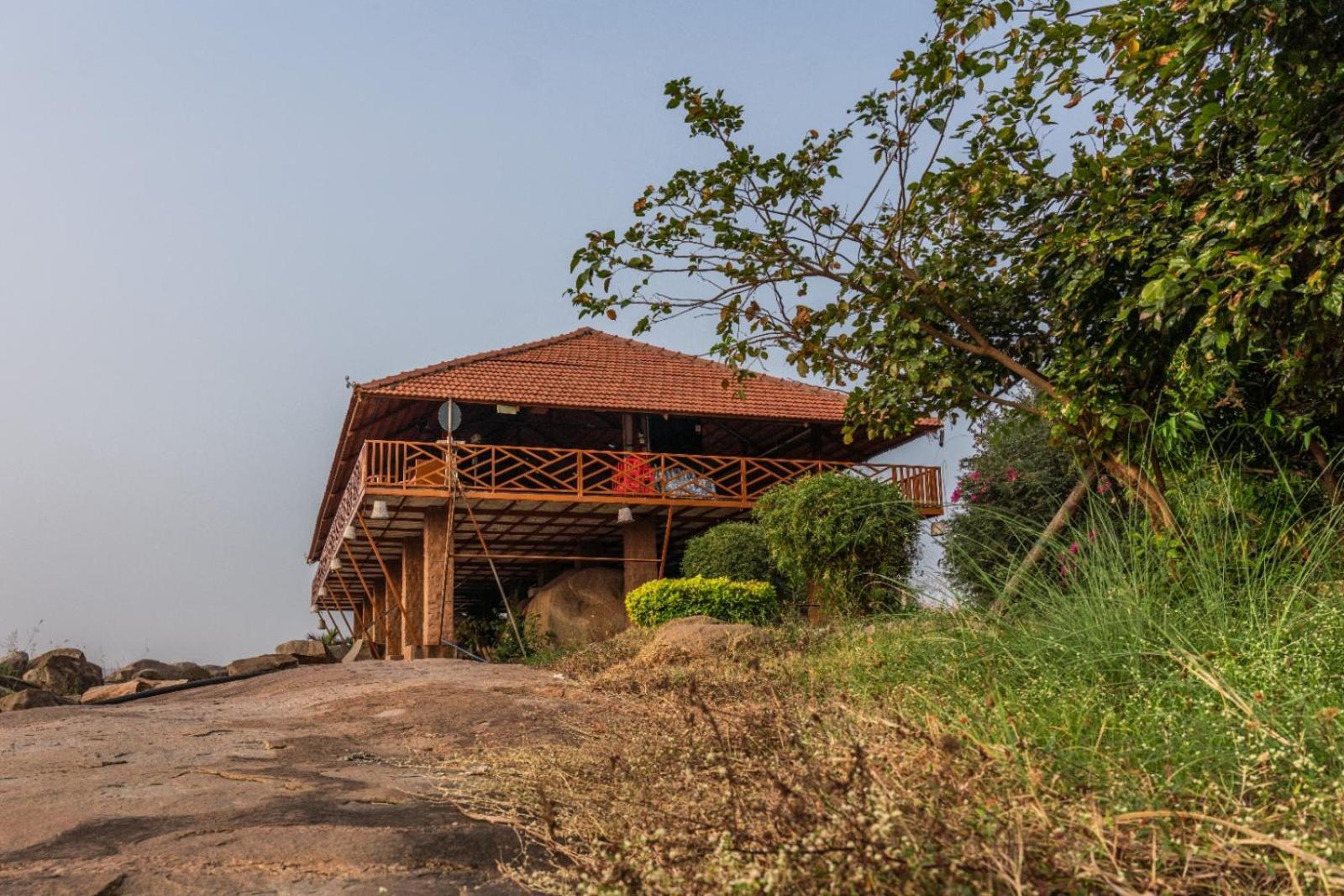 ホテル Leo Woods Hampi River View エクステリア 写真