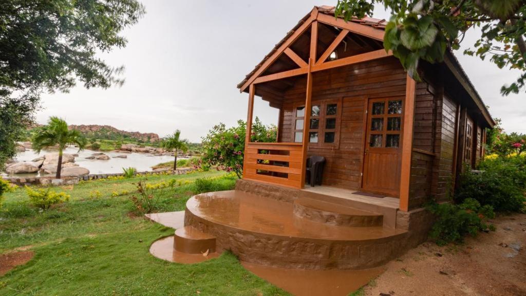 ホテル Leo Woods Hampi River View エクステリア 写真